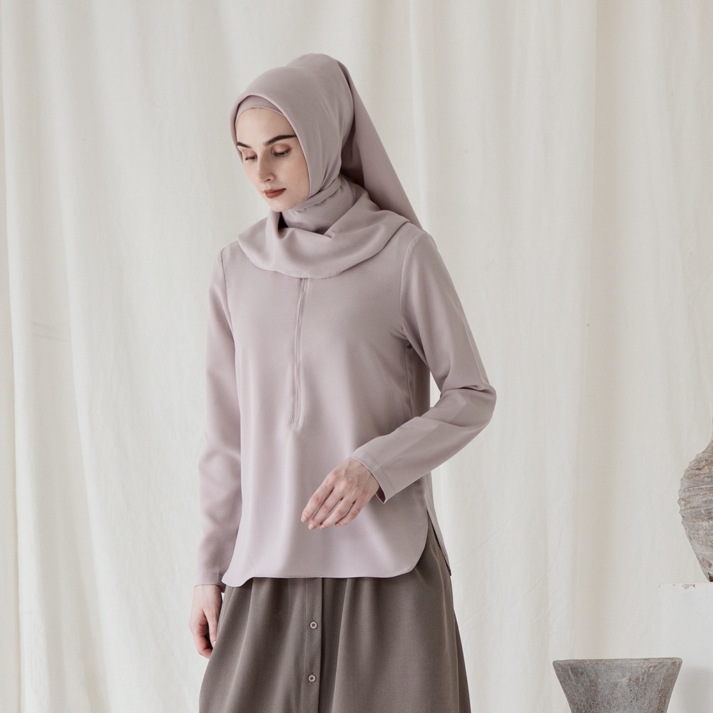 Basic Pradnya Top by Aska Label - Atasan basic polos blouse wanita Muslim lengan panjang murah busui friendly warna abu oat, ungu lilac, coklat clay, hitam black