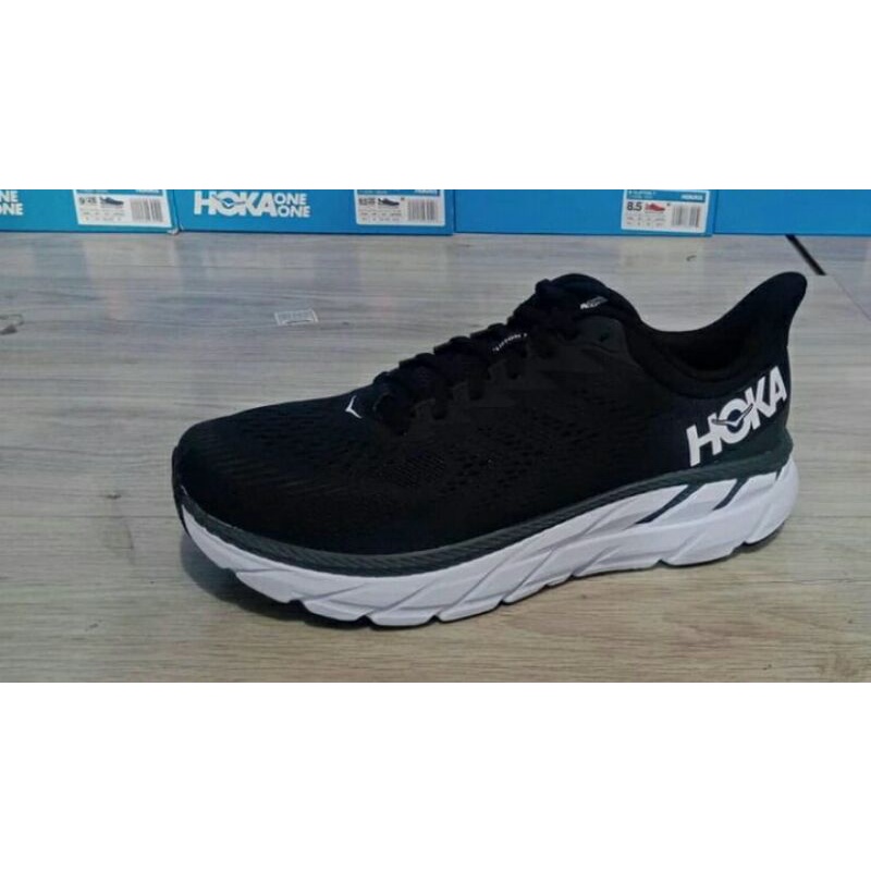 hoka clifton 7 triple black