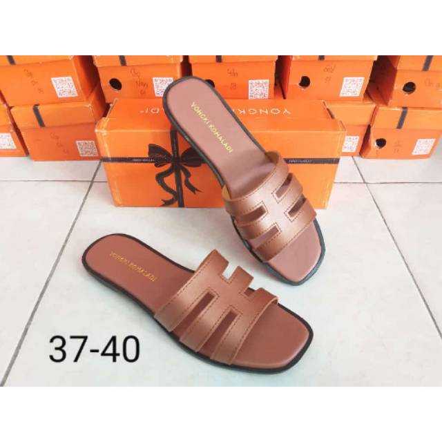 Sandal Yongki Komaladi