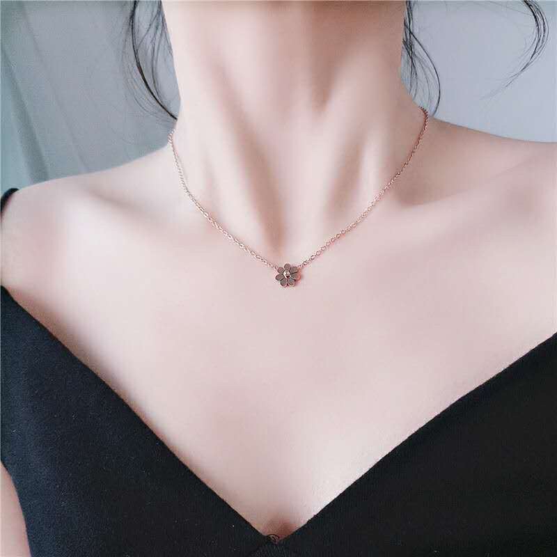 256# Kalung Wanita titanium lapis emas 18k model Tumbungan Bunga Kecil rosegold-2