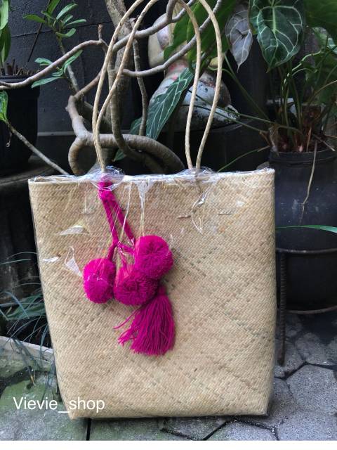 TAS TOTEBAG WANITA ROTAN (FREE POMPOM)