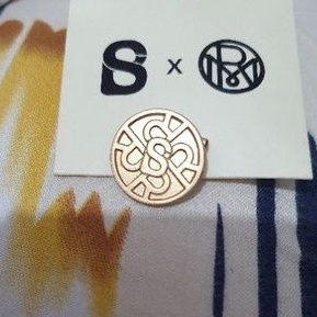 buttonscarves x ria miranda pin brooch