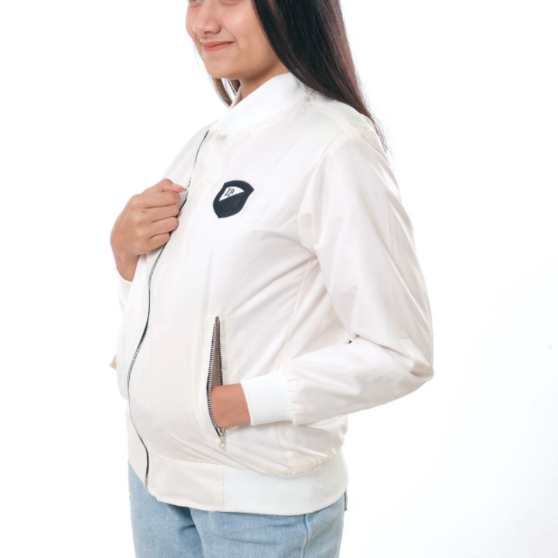 Jaket Wanita Quarters Jacket Parasut Wanita Premium