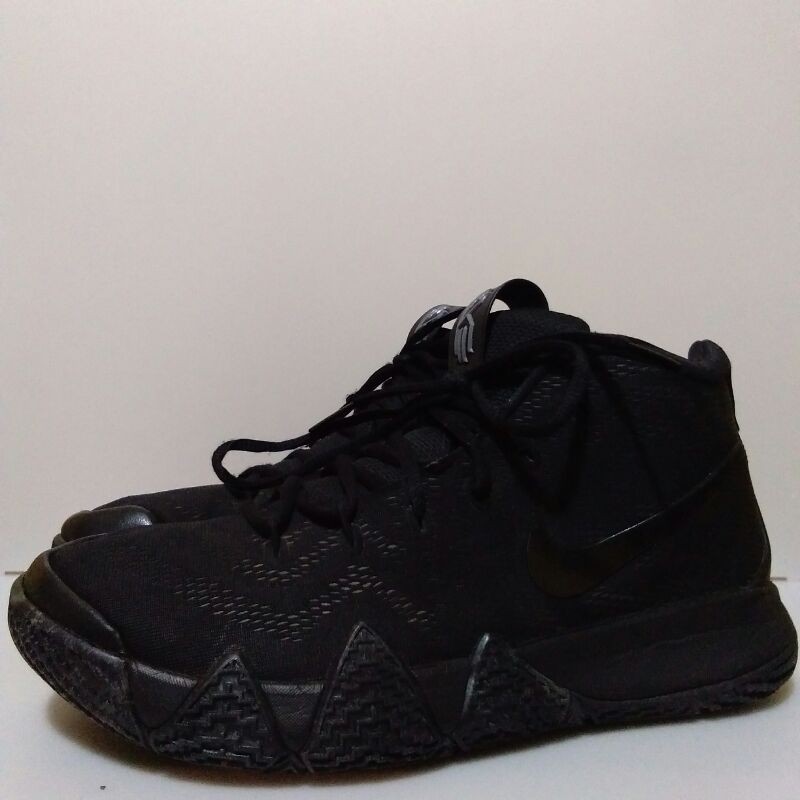 Nike Kyrie 4 Triple Black