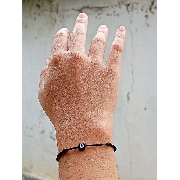 gelang inisial mote hitam pipih bulat tali satin cina. READY A-Z