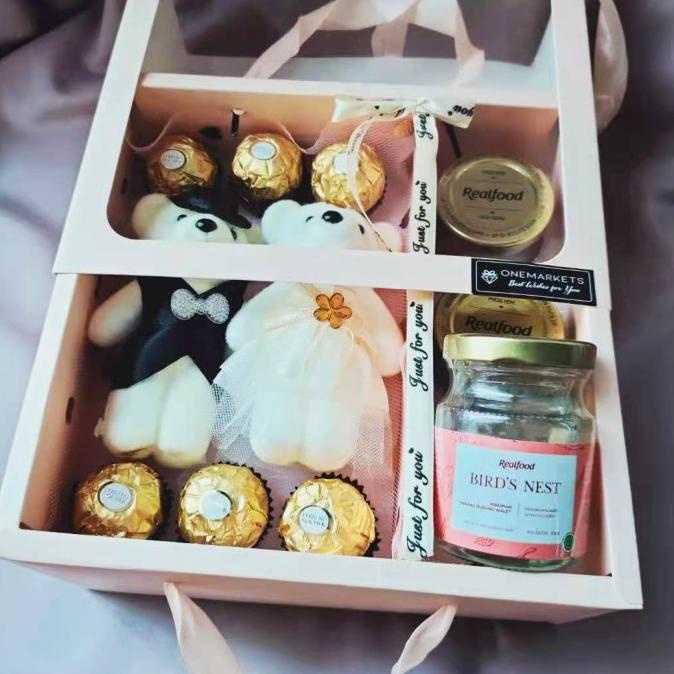

PARCEL REALFOOOD DAN COKLAT FERRERO VALENTINE - KADO VALENTINE 2020 DG654EAFVD