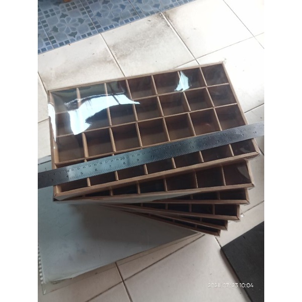 

new kotak box sekat 28 (5 cm persekat dan tinggi 3 cm)