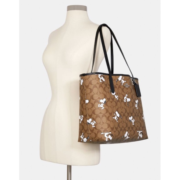 Coach X Peanuts City Tote In Signature Canvas With Snoopy Print (6160)