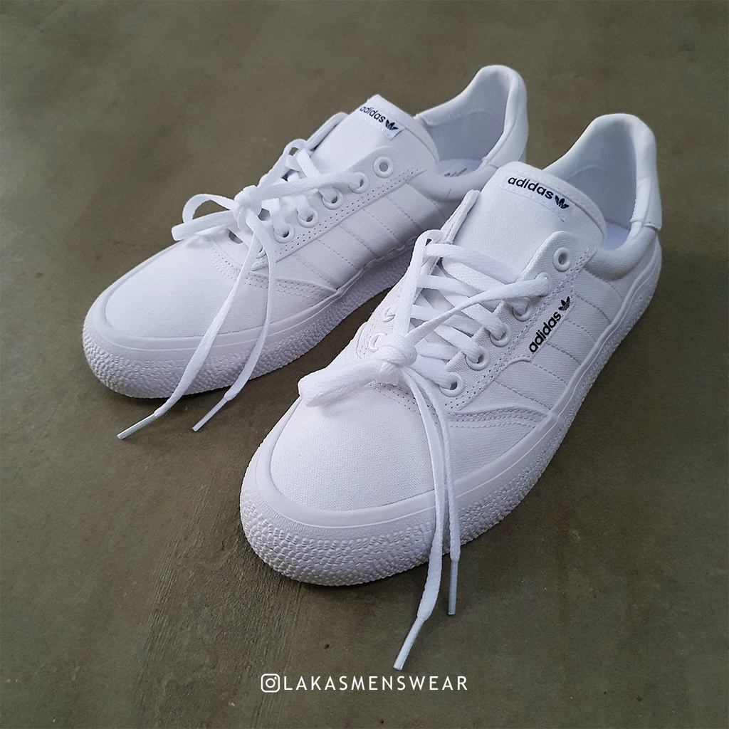 white adidas 3mc