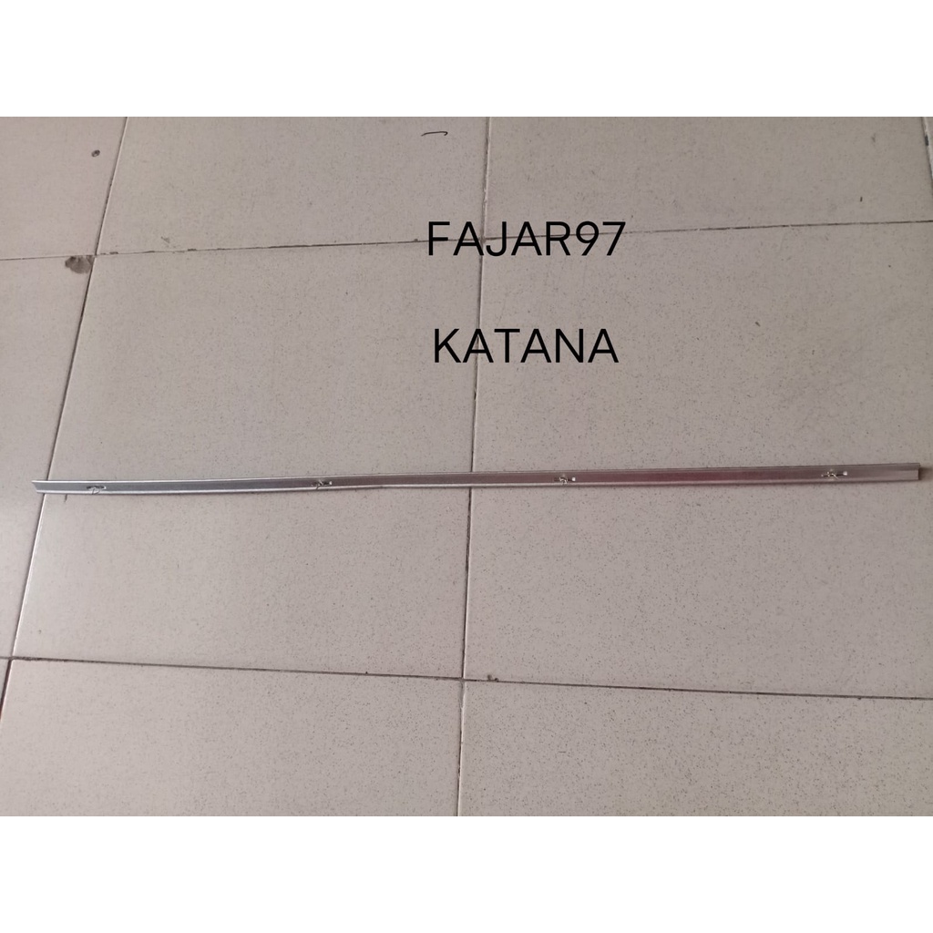 Pelipit list kaca dalam suzuki Katana