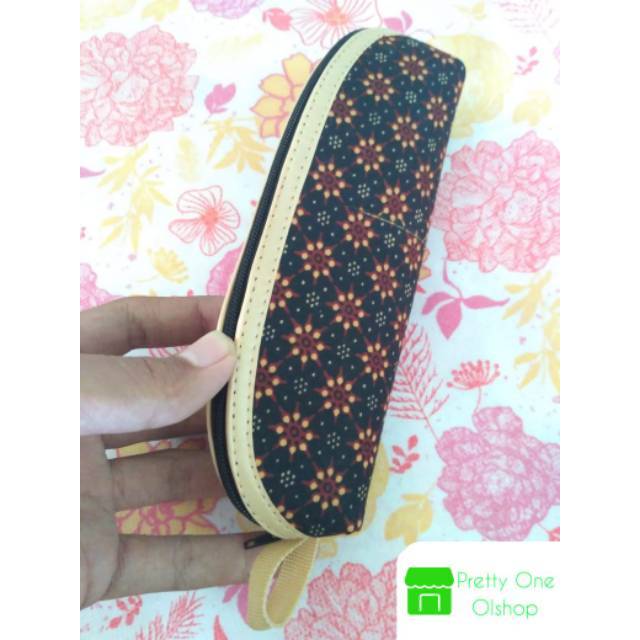 

Souvenir Tempat Pensil Batik Oval 75 Pcs = 1kg