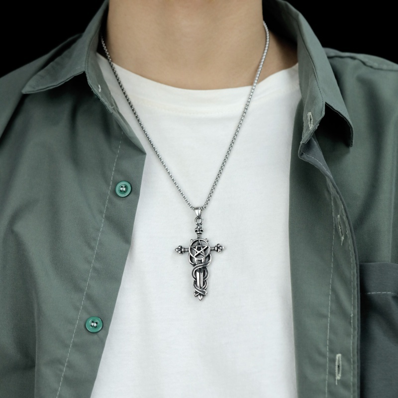 Kalung Dengan Liontin Bintang Bahan Stainless Steel Gaya Retro Untuk Pria
