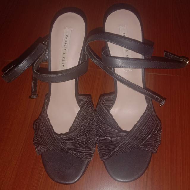 [Garage Sale] High Heels Charles and Keith dengan tali