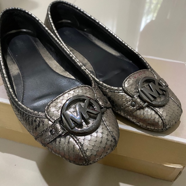 Preloved Sepatu MK fulton