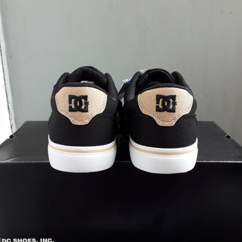 dc shoes tan