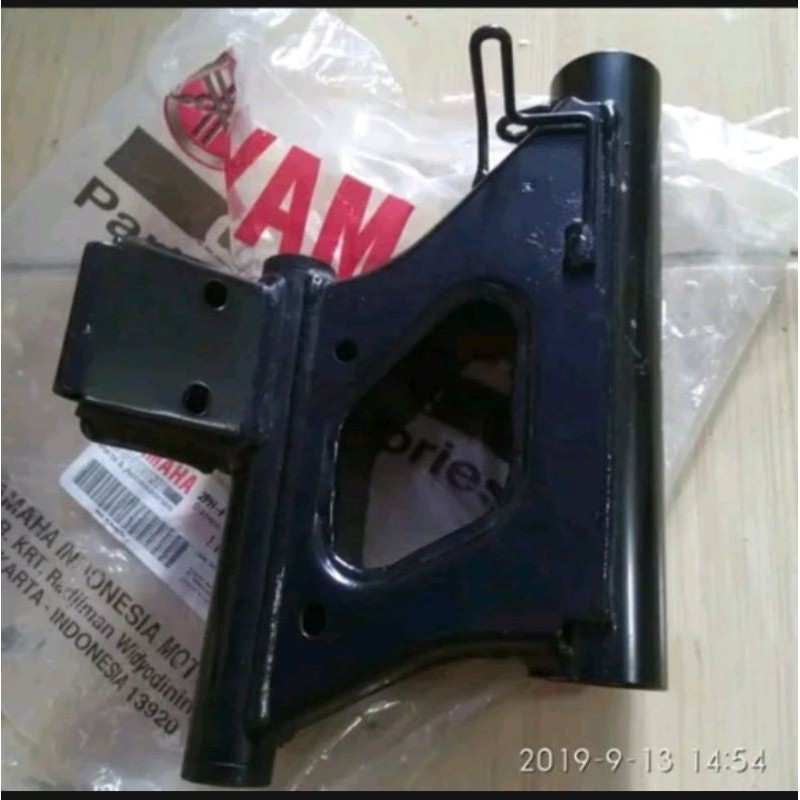 BRACKET ENGINE MOUNTING YAMAHA MIO M3 - MIO Z - MIO 125 Original part Yamaha