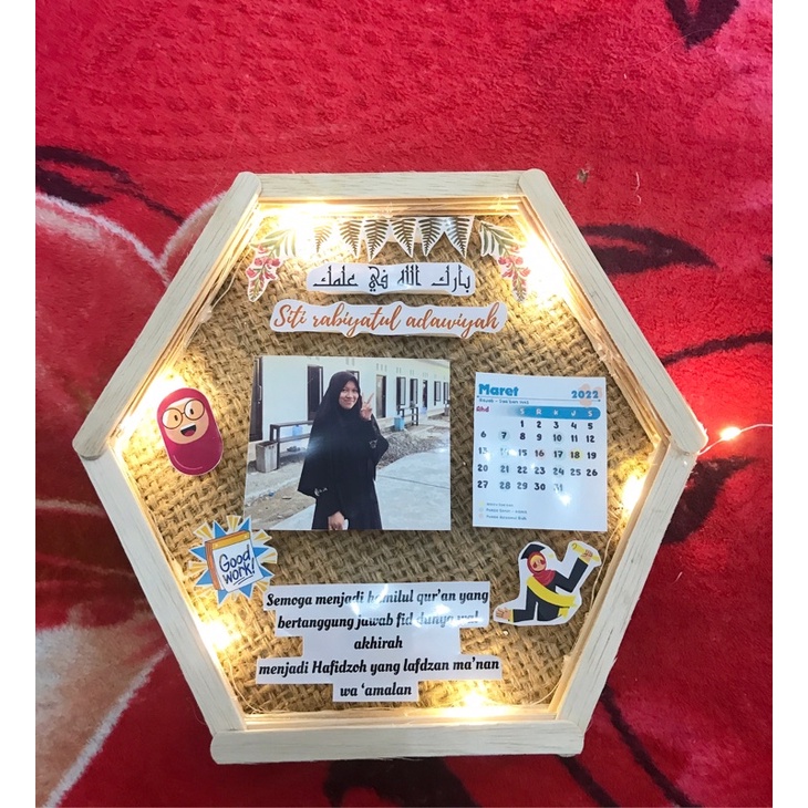 

Kado ulang tahun Hexagon frame