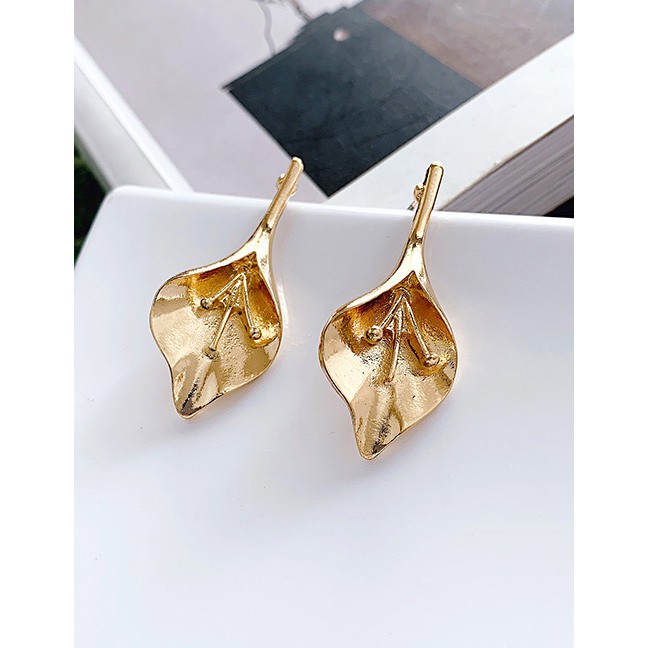 LRC Anting Tusuk Fashion Gold Alloy Leaf Stud Earrings F54110