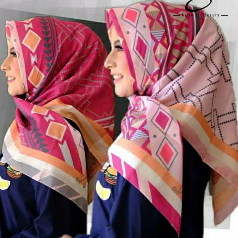 HIJAB SEGI EMPAT MOTIF DEESKA PINK FANTA/ KERUDUNG VOAL