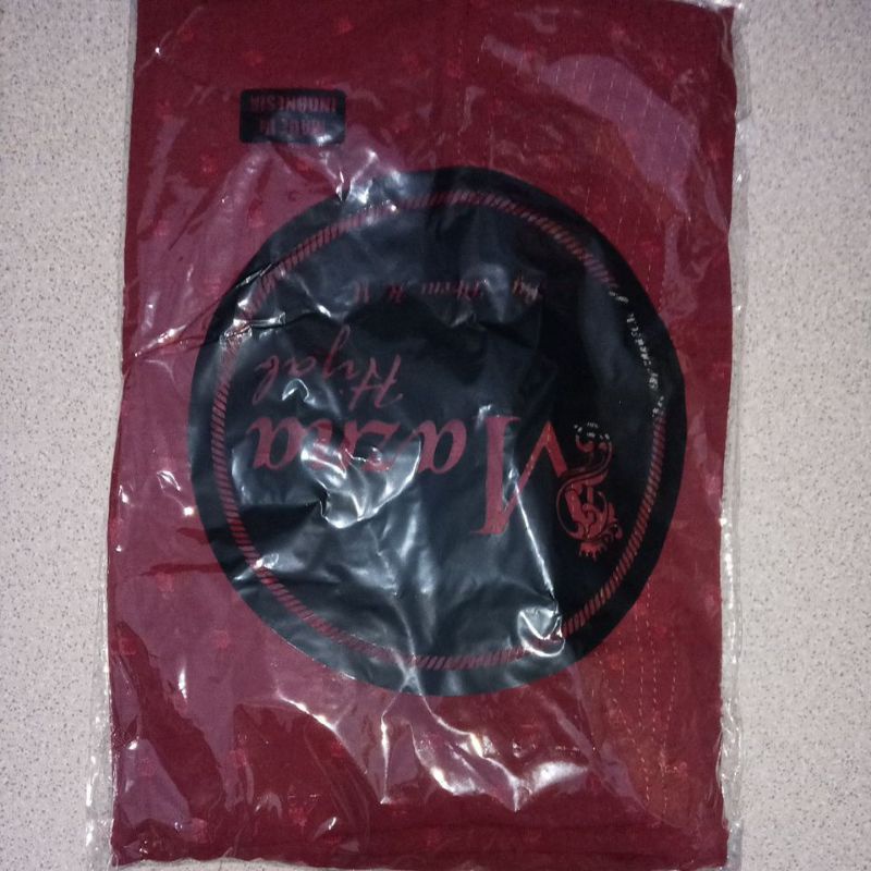 bergo/jilbab/khimar one tone crinkle uragiri oval by mazna/tudung/başörtüsü-Maroon