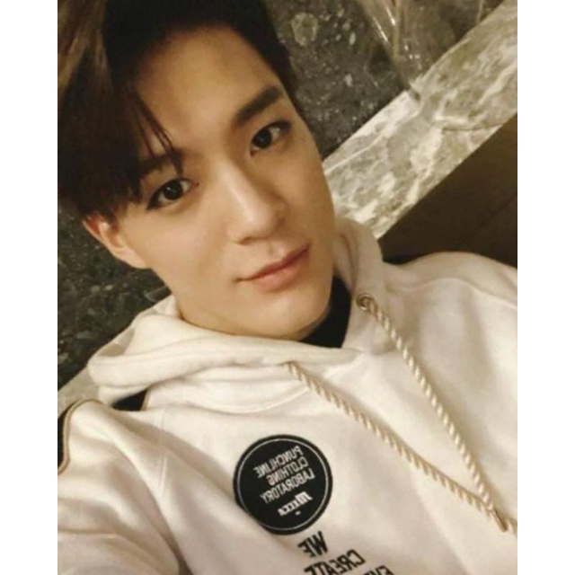 Ready Stok Hoodie Jeno white