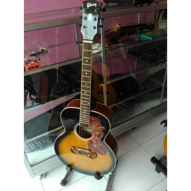 Gitar Akustik Gibson