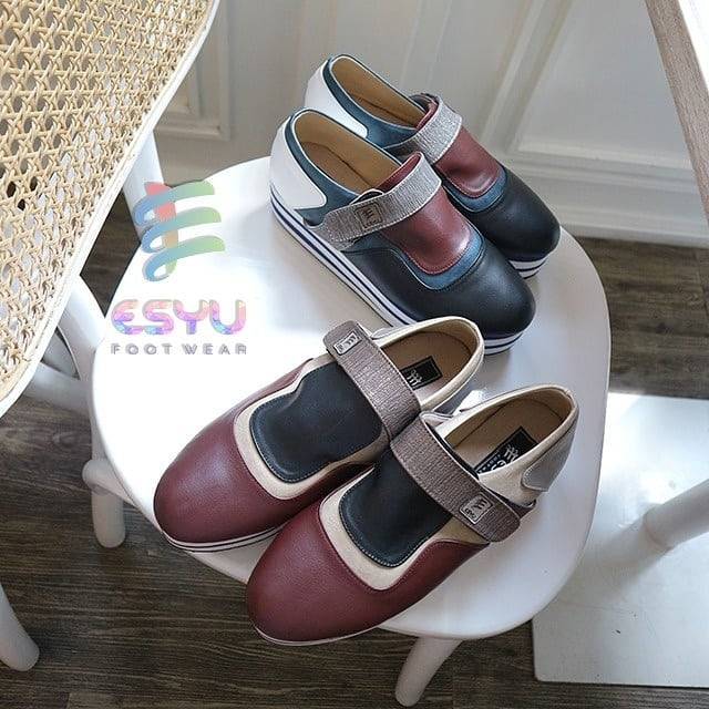 Esyu footwear