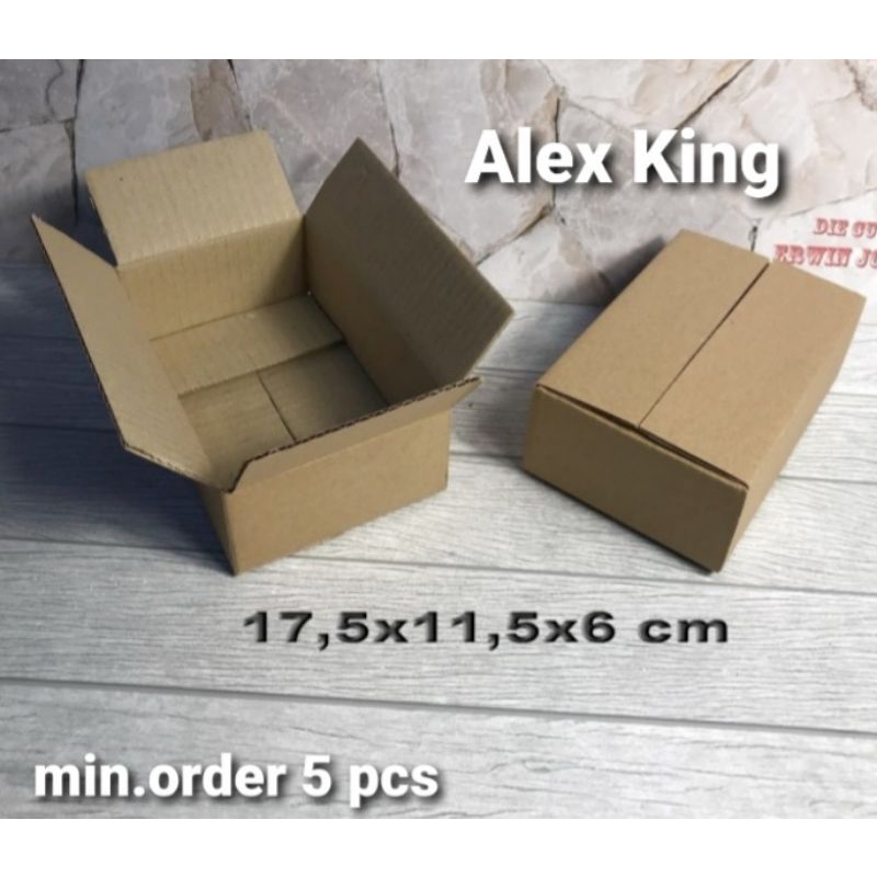 

Kardus / box / uk. 17,5 x 11,5 x 6 cm / karton packing polos baru ST