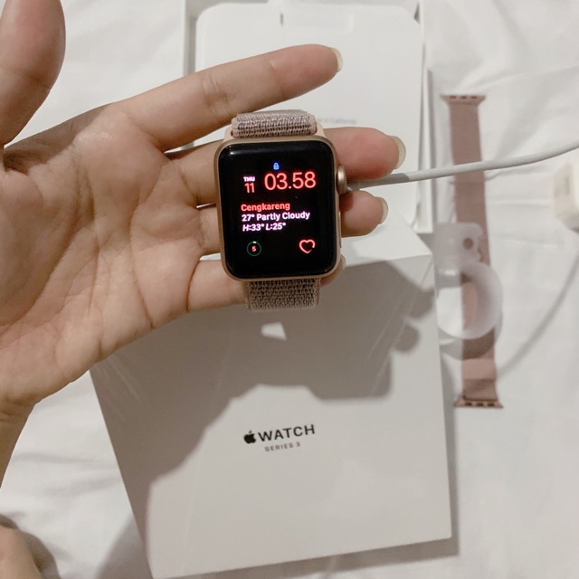 Apple Watch / iWatch Series 3 Rose Gold 38mm GPS LIKE NEW