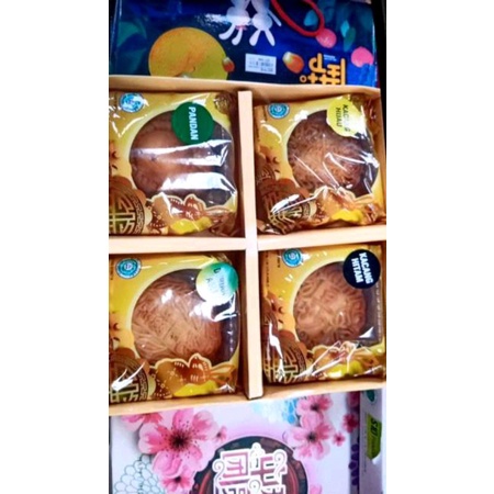 

Wang lai isi 4 kue bulan mooncake ori dong QIU pia kue bulan medan telur kacang hitam pandan durian free paperbag