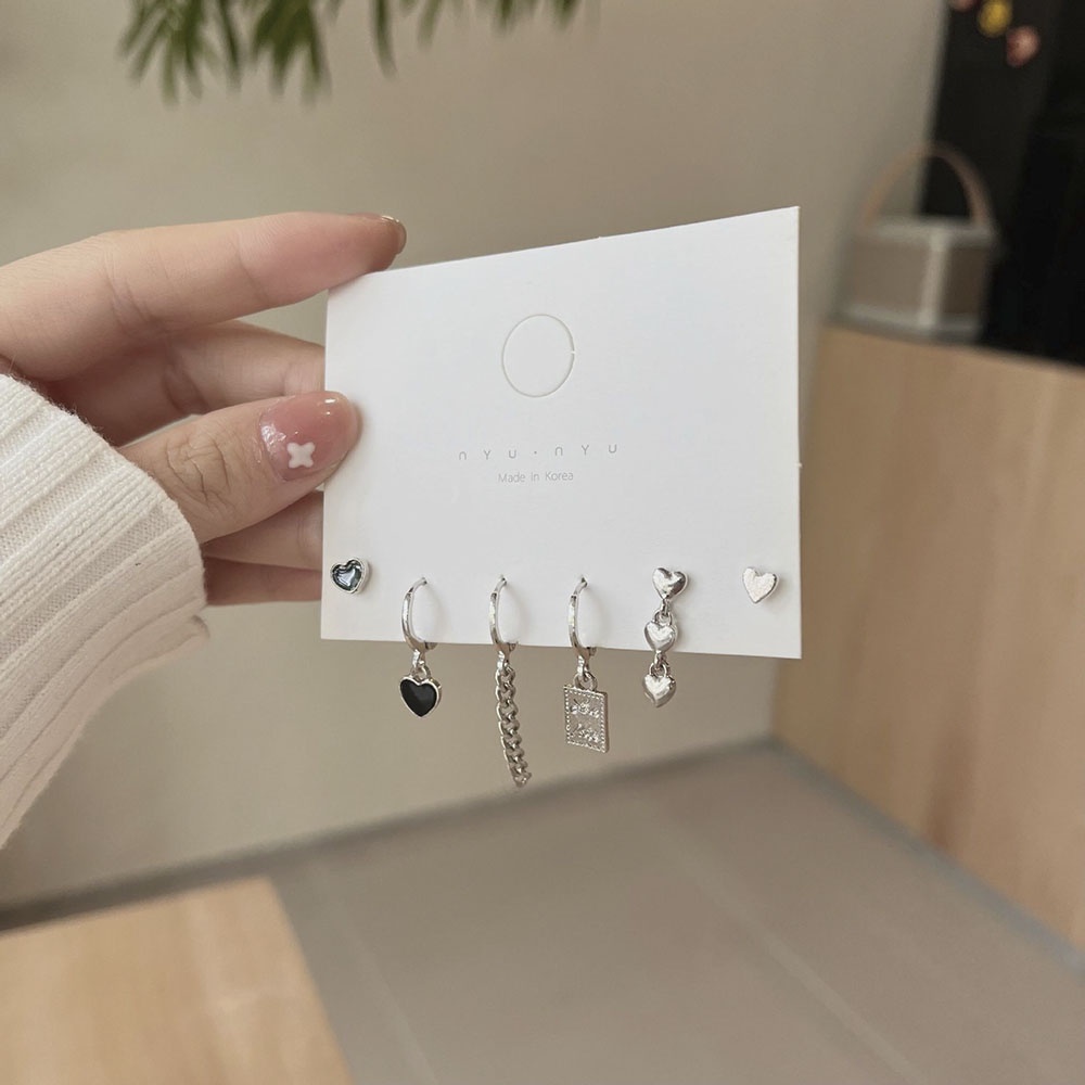 Set Anting Tusuk Motif Hati Warna Hitam Untuk Wanita