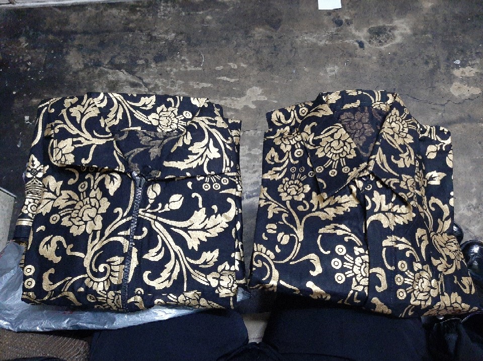 Batik Couple Batik Keluarga Ibu Ayah Dan Anak Maura Couple Sania Ruffle Modern ( Prada Bakung Gold )