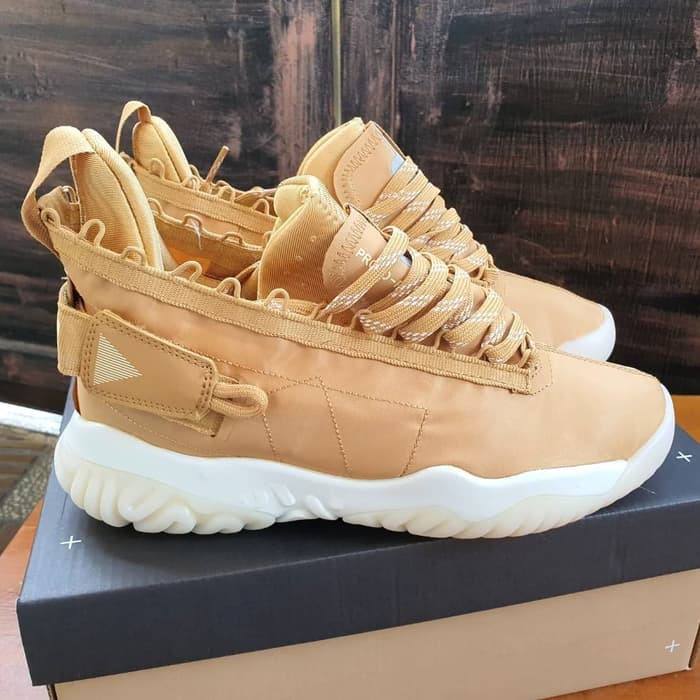  Sepatu  Nike Air Jordan  Proto React 720 Wheat Premium 