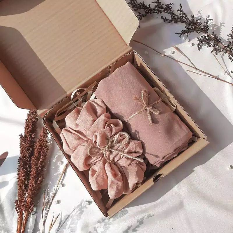 

Hampers Hijab include Hijab dan scrunchie
