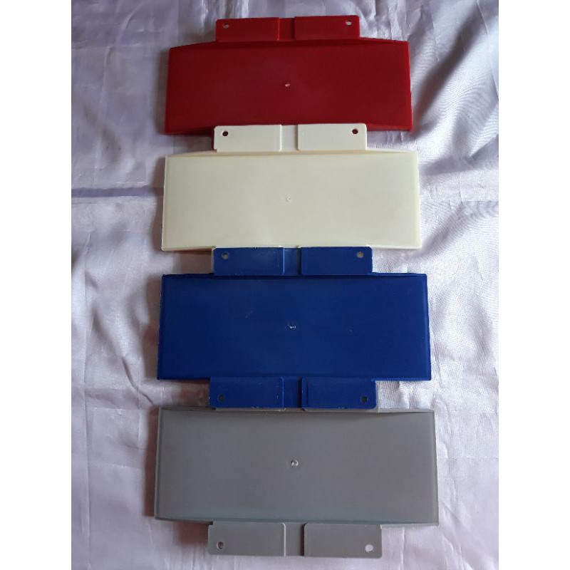 Dudukan plat nomer belakang warna Vespa.