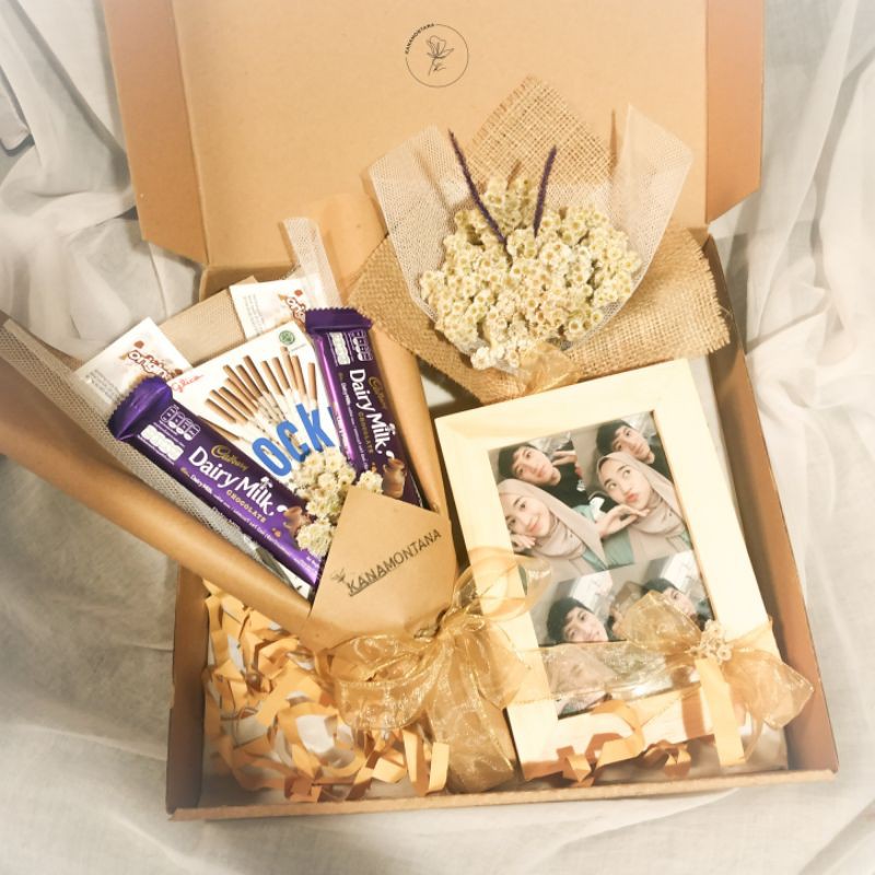 

DANDELION'S VOL. 2 // HAMPERS GIFT BOX/ULANG TAHUN/WISUDA/ANNIVERSARY/NIKAHAN