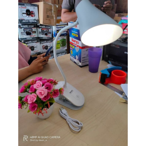 Lampu Belajar LED surya