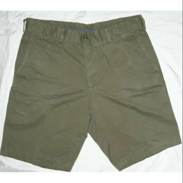 PReloved celana pendek chino UNIQLO Dark Green