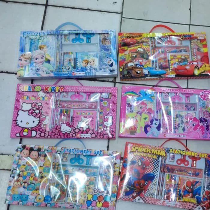 

1 Set Perlengkapan Disney / Alat tulis Karakter Frozen , HK ,Minion , Spiderman , Doraemon Princess