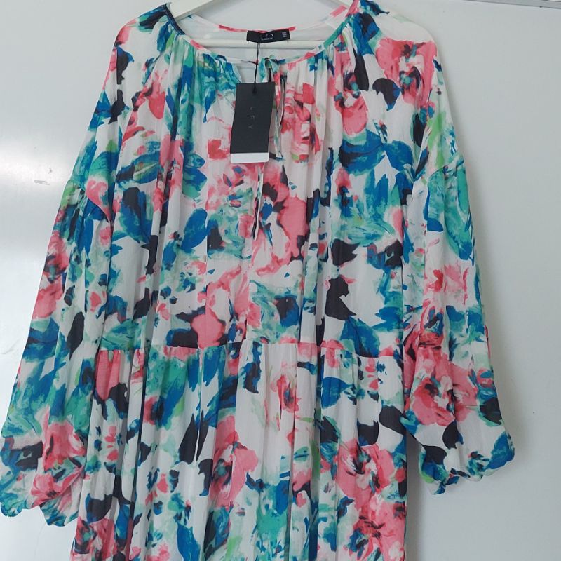 NEW dressLFY import  dengan motif yang cantik bahan  flowy
