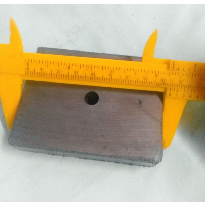 Magnet kotak lebih lengket dari magnet spiker ukuran 85 x 65 mm tebal18mm