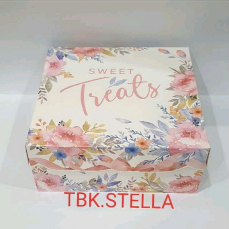 

KOTAK KUE / CAKE BOX PACKAGING 22X22X9 cm