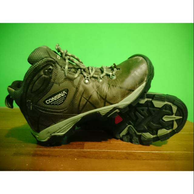 Sepatu gunung Consina Mustang