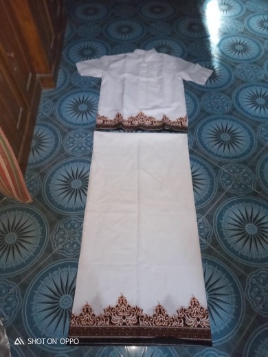 Set Sarung Baju Koko Batik Solo Trendy Tumpal Putih