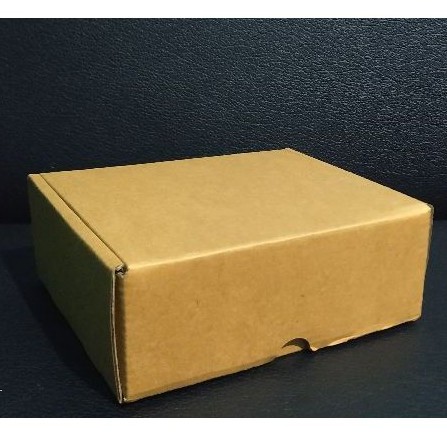 

Box hampers kotak kado 27,5x23x7,5
