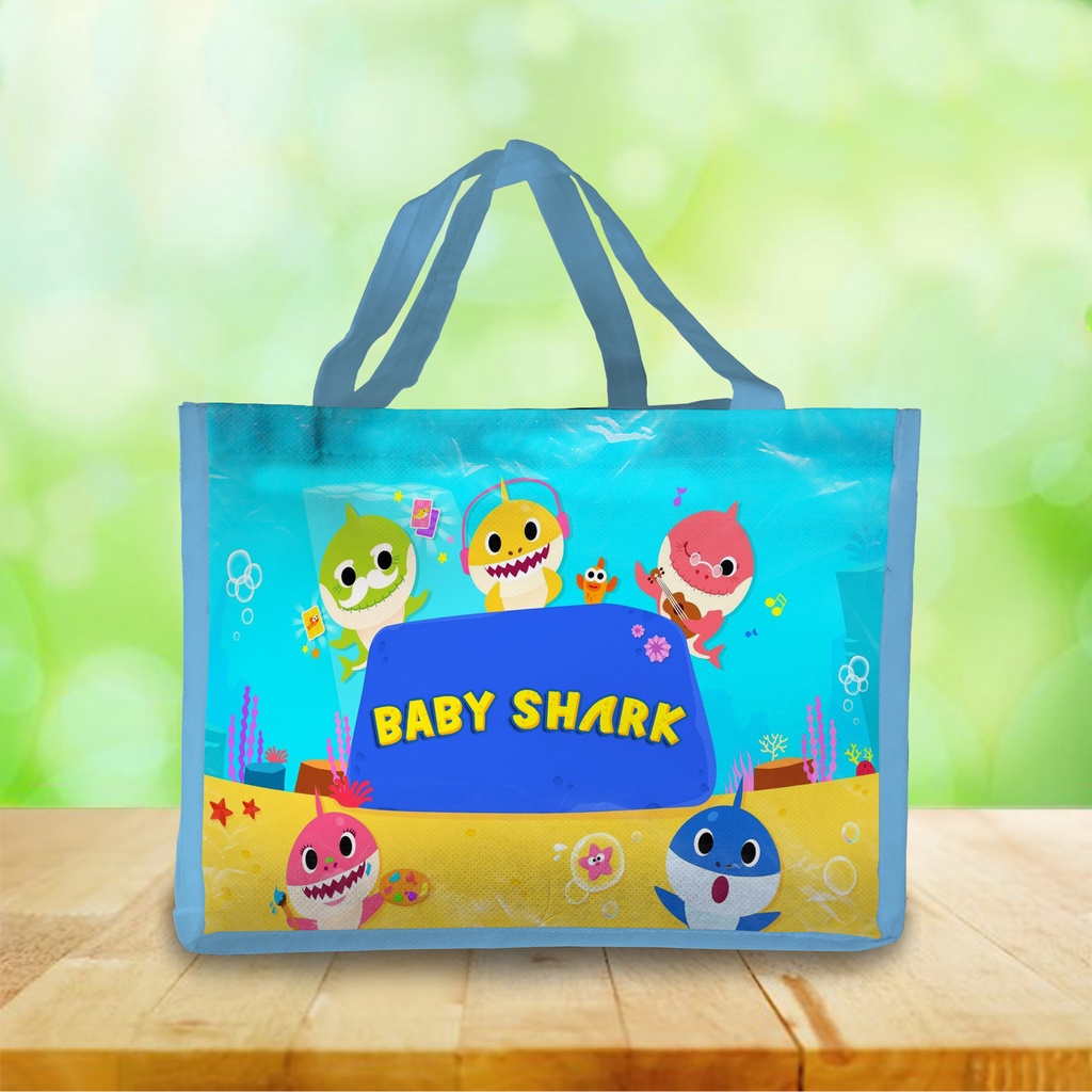 Goodie bag ulang tahun anak Tas Ultah karakter BABY SHARK kain souvernir muat BENTO bisa beli satuan