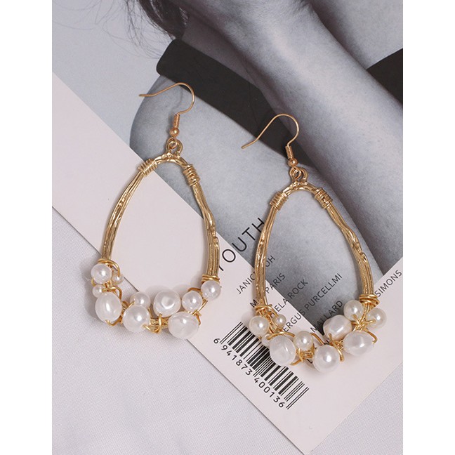 LRC Anting Gantung Fashion Gold Drop-shaped Pearl Stud Earrings F49740