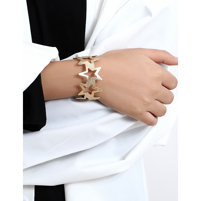 LRC Gelang Tangan Fashion Gold Color Hollow Five-pointed Star Alloy Bracelet K74992