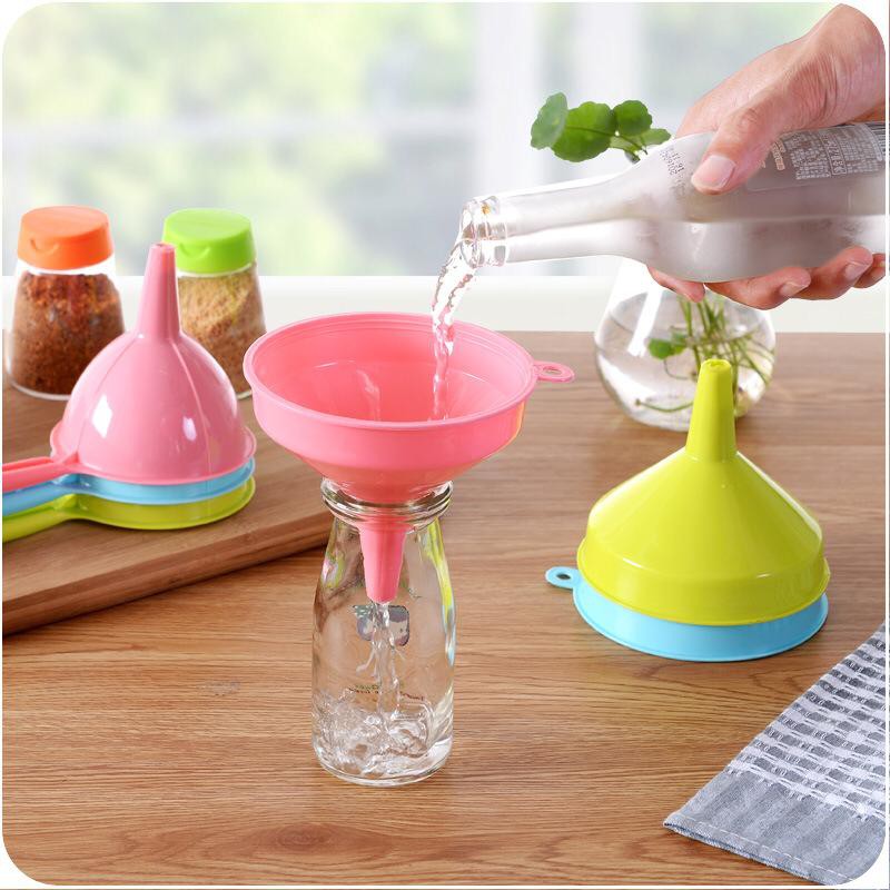 UNNISO - Corong Minyak Tanpa Pegangan