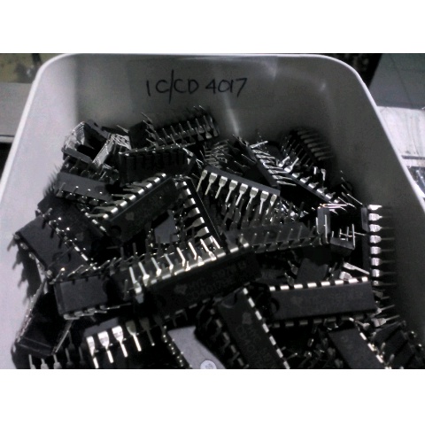 [HAEBOT] IC Decade Counter CD4017 BE Penghitung CMOS DIP 8 Bit 16 Pin Led Chaser Kejar Signal Penghitung 4017 Integrated Circuit